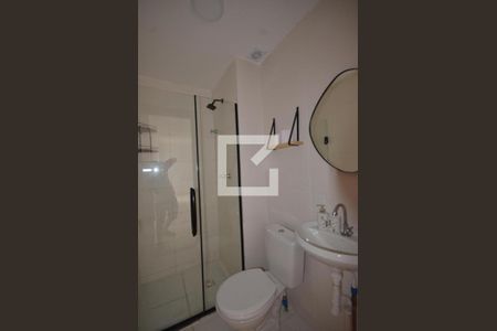 Banheiro de apartamento para alugar com 2 quartos, 45m² em Guaratiba, Rio de Janeiro