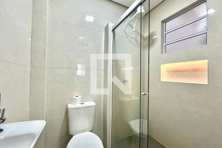 Banheiro de casa para alugar com 1 quarto, 25m² em Vila Guarani (zona Sul), São Paulo