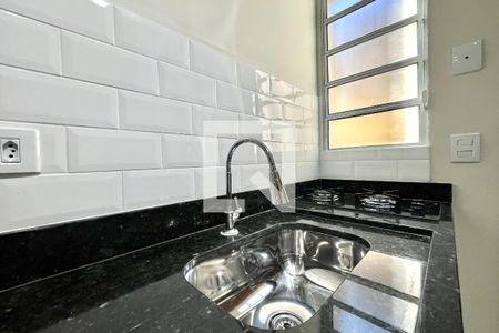 Cozinha de casa para alugar com 1 quarto, 25m² em Vila Guarani (zona Sul), São Paulo