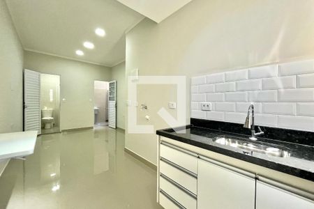 Cozinha de casa para alugar com 1 quarto, 25m² em Vila Guarani (zona Sul), São Paulo