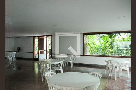 Apartamento à venda com 271m², 4 quartos e 3 vagasÁrea comum - Salão de festas