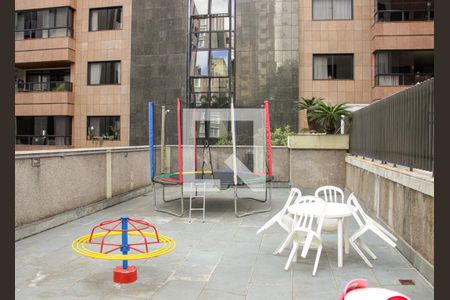 Apartamento à venda com 271m², 4 quartos e 3 vagasÁrea comum - Playground