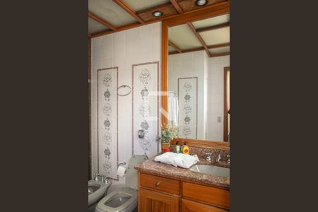 Apartamento à venda com 271m², 4 quartos e 3 vagasBanheiro da Suíte 2