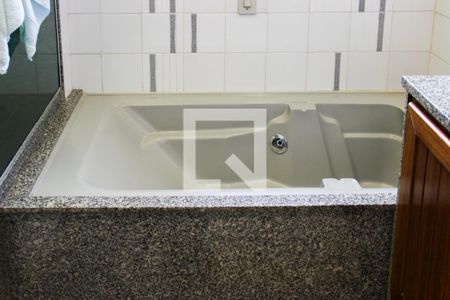 Apartamento à venda com 271m², 4 quartos e 3 vagasBanheiro da Suíte