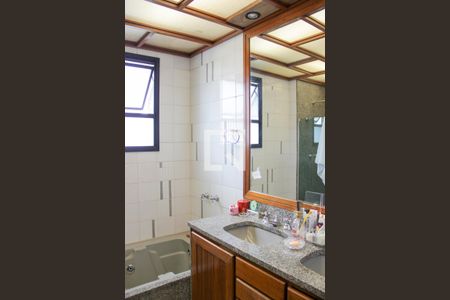 Banheiro da Suíte de apartamento à venda com 4 quartos, 271m² em Savassi, Belo Horizonte