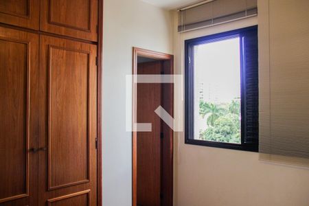Apartamento à venda com 271m², 4 quartos e 3 vagasQuarto 2
