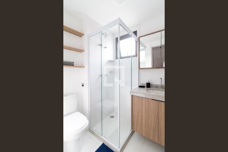 Banheiro de kitnet/studio para alugar com 1 quarto, 22m² em Perdizes, São Paulo