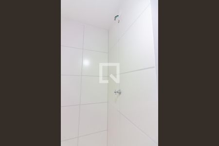 Banheiro de kitnet/studio para alugar com 1 quarto, 24m² em Bonfim, Osasco