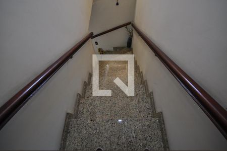 Casa à venda com 325m², 3 quartos e 4 vagasEscada