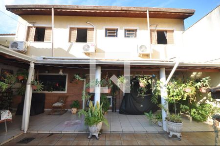 Casa à venda com 325m², 3 quartos e 4 vagasFachada