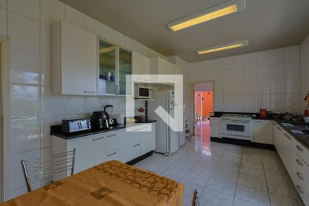 Casa de condomínio à venda com 2025m², 4 quartos e 6 vagasCozinha