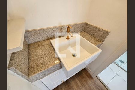 Banheiro de apartamento para alugar com 1 quarto, 40m² em Vila Deodoro, São Paulo