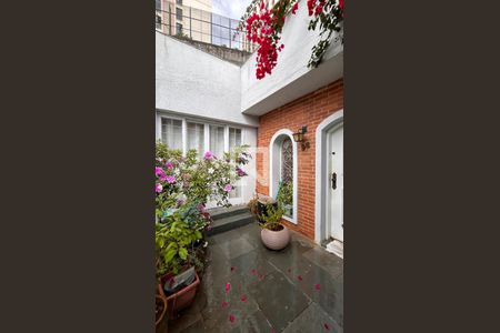 Casa à venda com 240m², 4 quartos e 1 vagaQuintal