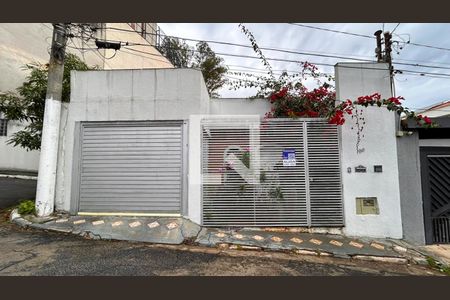 Casa à venda com 240m², 4 quartos e 1 vagaFachada