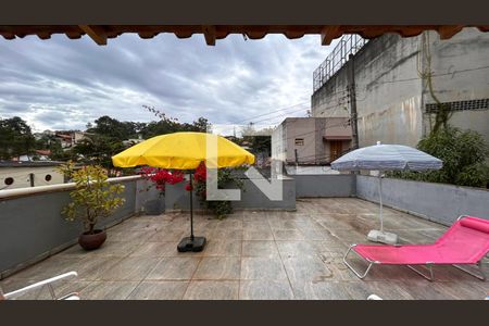 Casa à venda com 240m², 4 quartos e 1 vagaTerraço frente