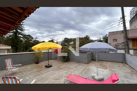 Casa à venda com 240m², 4 quartos e 1 vagaTerraço frente