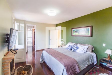 Casa de condomínio à venda com 1480m², 4 quartos e 9 vagasSuíte master