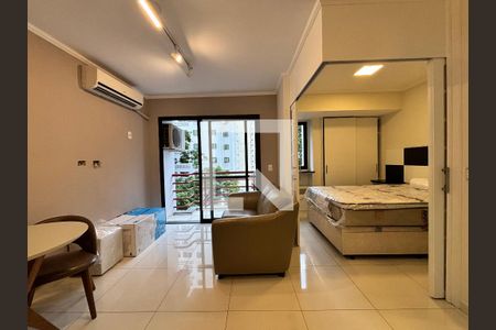 Sala/Cozinha de apartamento à venda com 1 quarto, 38m² em Moema, São Paulo