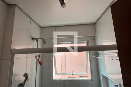 Banheiro de apartamento para alugar com 2 quartos, 57m² em José Menino, Santos
