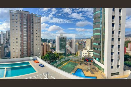 Apartamento à venda com 215m², 4 quartos e 4 vagasVista