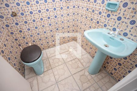 Casa à venda com 250m², 3 quartos e 2 vagasBanheiro social