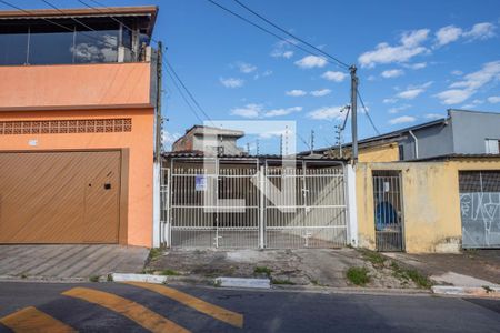 Casa à venda com 250m², 3 quartos e 2 vagasFachada + Placa