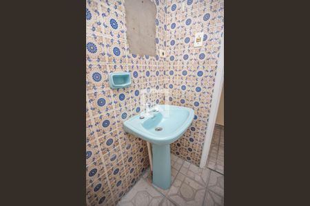 Casa à venda com 250m², 3 quartos e 2 vagasBanheiro social