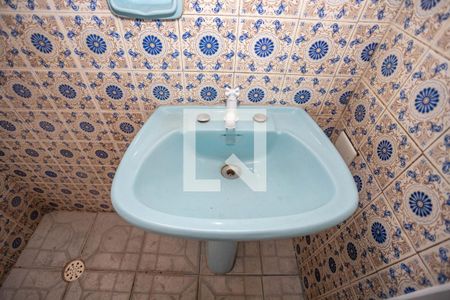 Casa à venda com 250m², 3 quartos e 2 vagasBanheiro social