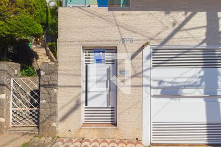 Plaquinha de casa à venda com 3 quartos, 220m² em Vila Bertioga, São Paulo