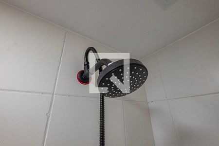 Banheiro de kitnet/studio para alugar com 1 quarto, 24m² em Pinheiros, São Paulo
