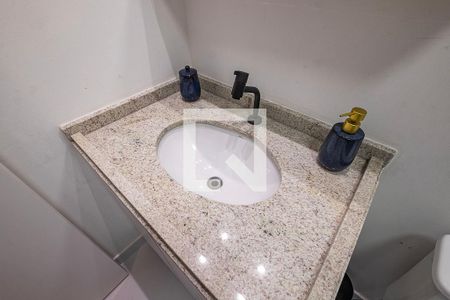 Banheiro de kitnet/studio para alugar com 1 quarto, 24m² em Pinheiros, São Paulo