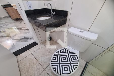 Banheiro de kitnet/studio para alugar com 0 quarto, 27m² em Vila Divina Pastora, São Paulo