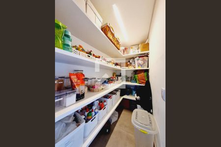 Apartamento à venda com 200m², 3 quartos e 3 vagas Apartamento à venda com 200m², 3 quartos e 3 vagasDespensa