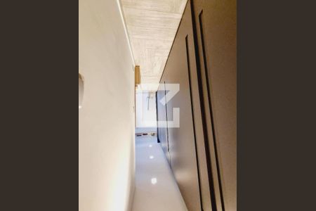 Corredor de apartamento à venda com 3 quartos, 200m² em Vila Suzana, São Paulo