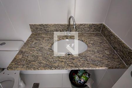 Banheiro de apartamento para alugar com 1 quarto, 44m² em Taquara, Rio de Janeiro