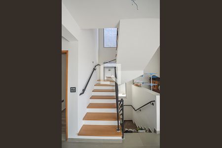 Escada de casa à venda com 3 quartos, 340m² em Parque Sao Diogo, São Bernardo do Campo