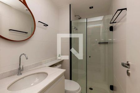 Banheiro de kitnet/studio para alugar com 1 quarto, 28m² em República, São Paulo