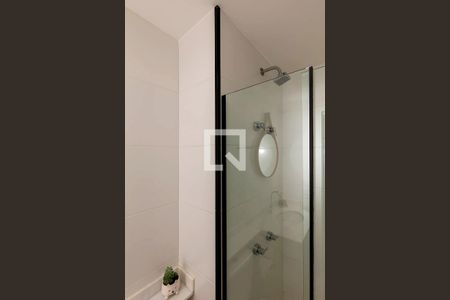 Banheiro de kitnet/studio para alugar com 1 quarto, 28m² em República, São Paulo