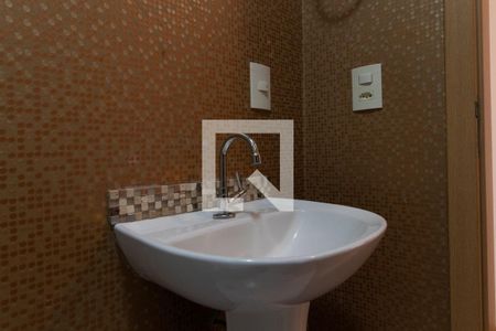 Banheiro Social de apartamento à venda com 3 quartos, 68m² em Tristeza, Porto Alegre
