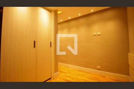 Quarto de casa para alugar com 3 quartos, 248m² em Vila Paulo Silas, São Paulo