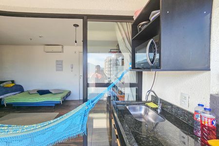 Varanda/Cozinha de apartamento para alugar com 1 quarto, 27m² em Parque Enseada, Guarujá