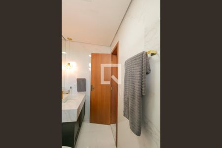 Casa à venda com 180m², 3 quartos e 3 vagasBanheiro da Suíte 2