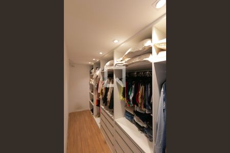 Casa à venda com 180m², 3 quartos e 3 vagasCloset