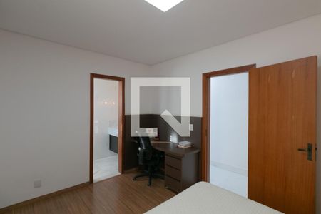 Casa à venda com 180m², 3 quartos e 3 vagasSuíte 1