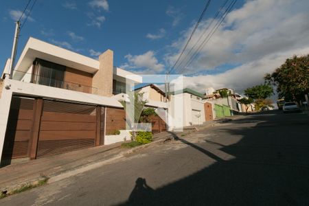 Casa à venda com 180m², 3 quartos e 3 vagasFachada