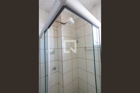 Banheiro  de apartamento para alugar com 2 quartos, 65m² em Umuarama, Uberlândia