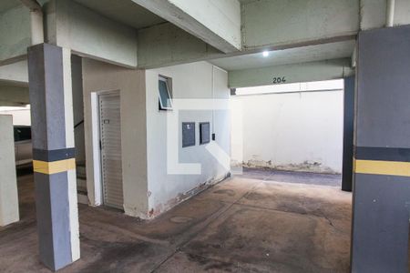 Garagem de apartamento para alugar com 2 quartos, 65m² em Umuarama, Uberlândia