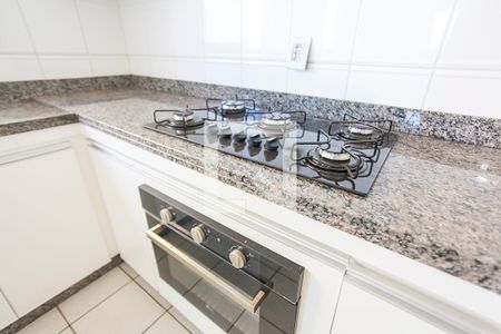 Cozinha de apartamento para alugar com 2 quartos, 65m² em Umuarama, Uberlândia