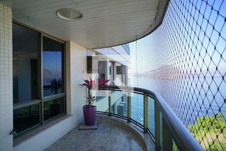 Varanda de apartamento para alugar com 3 quartos, 220m² em Icaraí, Niterói