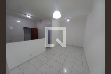 Sala de casa para alugar com 2 quartos, 70m² em Vila Mateo Bei, São Vicente